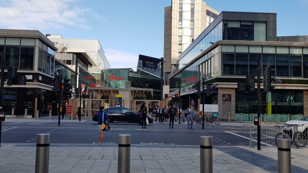 Lovely One Bedroom Apartment In Stratford ロンドン エクステリア 写真