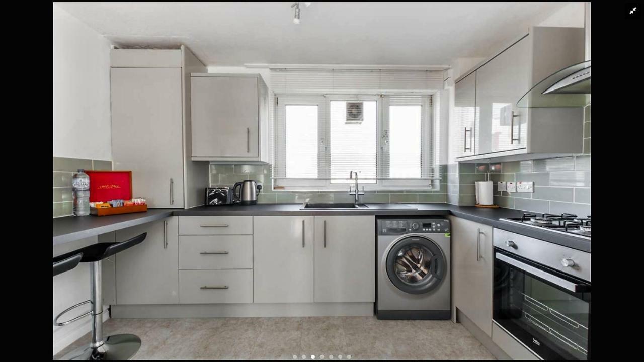 Lovely One Bedroom Apartment In Stratford ロンドン エクステリア 写真