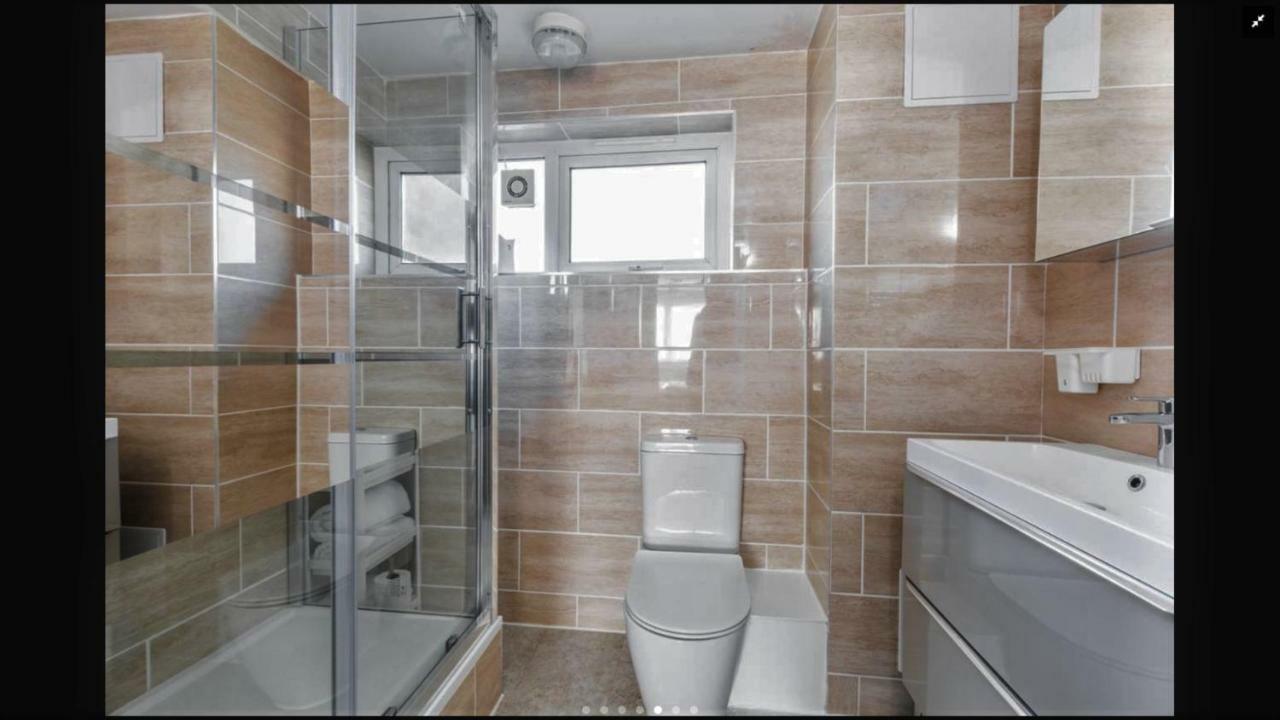 Lovely One Bedroom Apartment In Stratford ロンドン エクステリア 写真